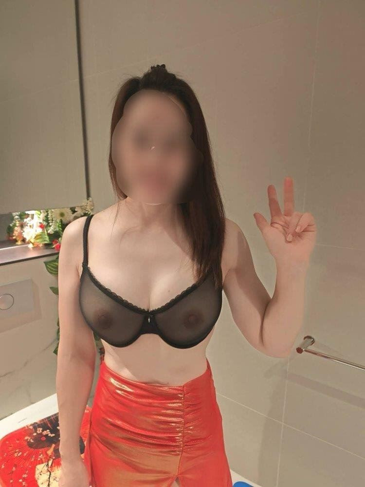 Sensual massage provider Macquarie Park, NSW – Erotic massage session – Adrienne – gallery photo 8