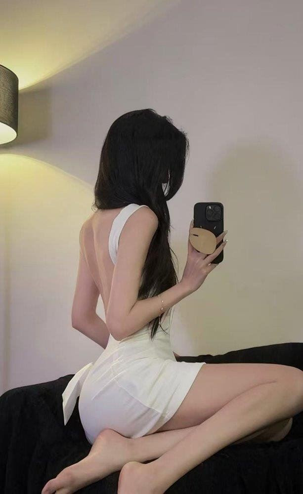 Sensual massage provider Macquarie Park, NSW – Erotic massage session – Adrienne – gallery photo 7